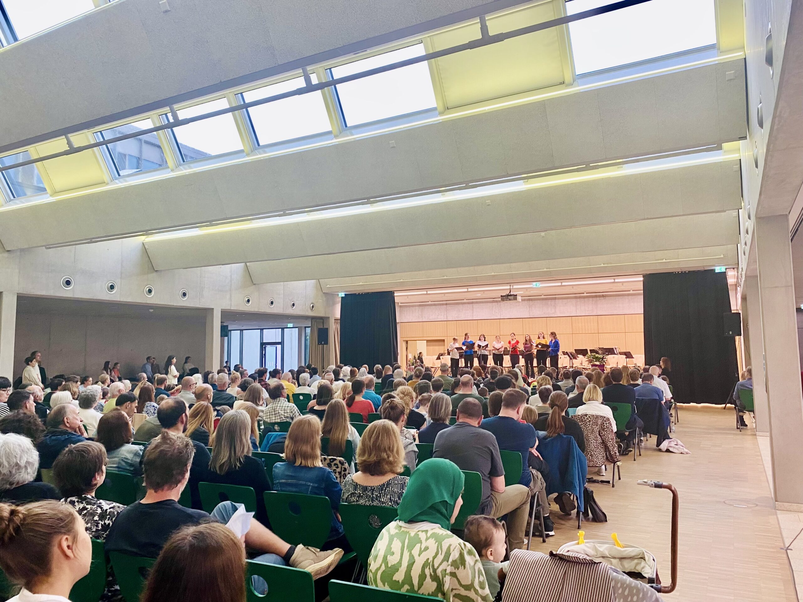 Erstes Schulkonzert in der neuen Aula des Elly
